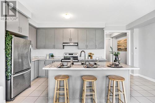 28 Paradise Way, Whitby (Rolling Acres), ON - Indoor Photo Showing Kitchen With Upgraded Kitchen