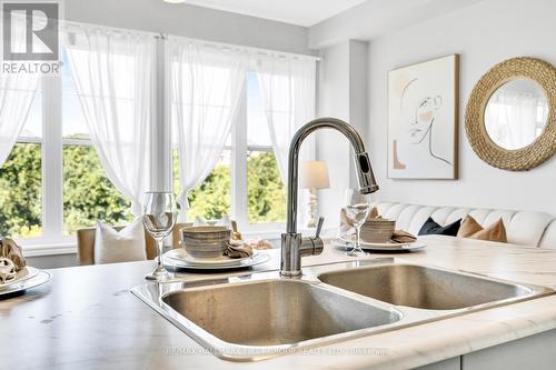 28 Paradise Way, Whitby, ON - Indoor Photo Showing Kitchen With Double Sink