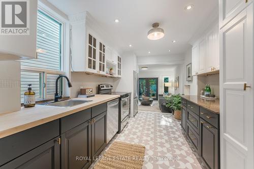 244 Silver Birch Avenue, Toronto (The Beaches), ON - Indoor Photo Showing Kitchen With Upgraded Kitchen