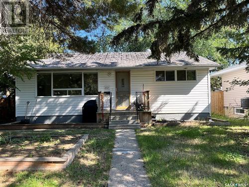 2221 Lansdowne Avenue, Saskatoon, SK - Outdoor