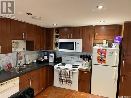 2221 Lansdowne Avenue, Saskatoon, SK - Indoor Photo Showing Kitchen With Double Sink