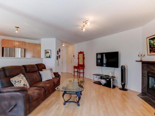 Salon - 204-196 Rue Vanier, Saint-Jean-Sur-Richelieu, QC - Indoor Photo Showing Living Room With Fireplace