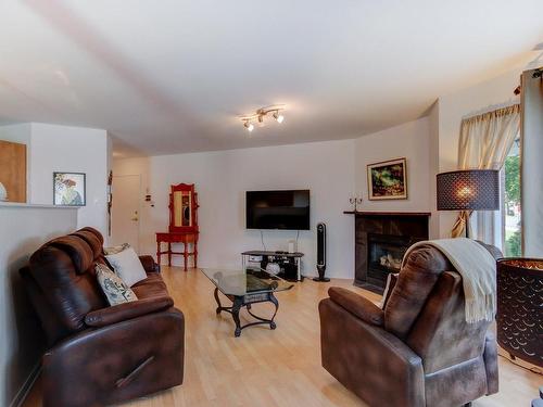 Salon - 204-196 Rue Vanier, Saint-Jean-Sur-Richelieu, QC - Indoor Photo Showing Living Room With Fireplace