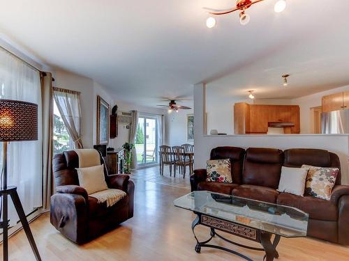 Salon - 204-196 Rue Vanier, Saint-Jean-Sur-Richelieu, QC - Indoor Photo Showing Living Room