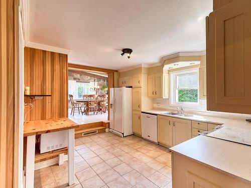 Cuisine - 13 Ch. Houle, Saint-Donat, QC - Indoor Photo Showing Kitchen With Double Sink