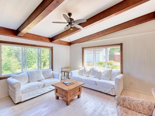 Salon - 13 Ch. Houle, Saint-Donat, QC - Indoor Photo Showing Living Room