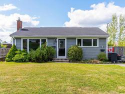 22/22A Chestnut Lane  Dartmouth, NS B2Y 3X2