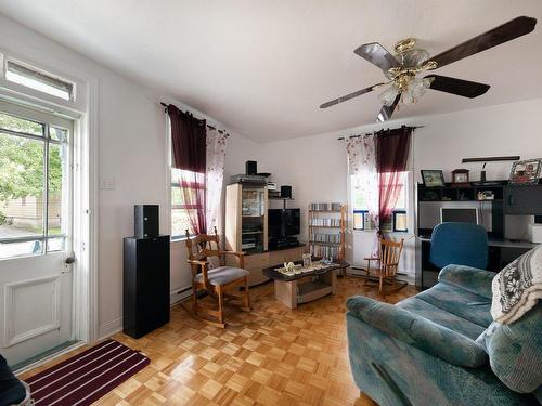 Salon - 60  - 62 Rue Collin, Saint-Jean-Sur-Richelieu, QC - Indoor Photo Showing Living Room