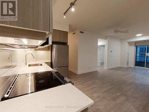 529 - 591 Sheppard Avenue E, Toronto (Bayview Village), ON - Indoor Photo Showing Kitchen