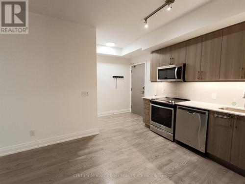 529 - 591 Sheppard Avenue E, Toronto (Bayview Village), ON - Indoor Photo Showing Kitchen