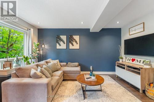 43 - 169 William Curtis Circle, Newmarket (Gorham-College Manor), ON - Indoor Photo Showing Living Room