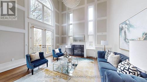 19 Parker Avenue, Richmond Hill (Oak Ridges), ON - Indoor Photo Showing Living Room