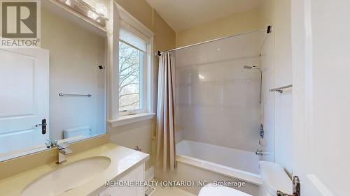 19 Parker Avenue, Richmond Hill (Oak Ridges), ON - Indoor Photo Showing Bathroom