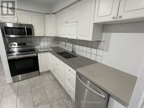 35 - 41 Mississauga Valley Boulevard E, Mississauga (Mississauga Valleys), ON - Indoor Photo Showing Kitchen With Double Sink