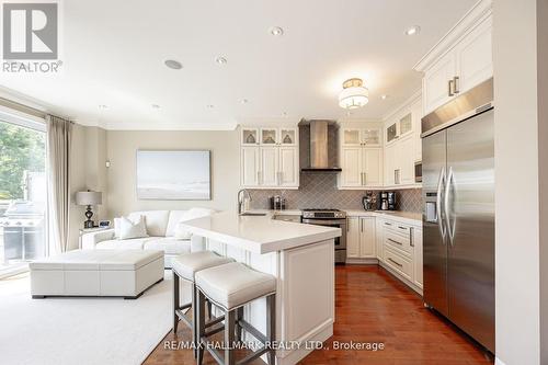 3114 Cardross Court, Oakville, ON - Indoor Photo Showing Kitchen With Upgraded Kitchen