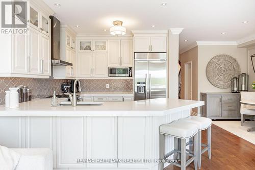 3114 Cardross Court, Oakville, ON - Indoor Photo Showing Kitchen With Upgraded Kitchen