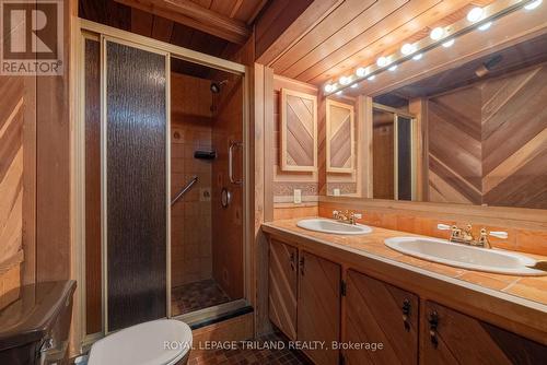 74 Wychwood Park, London, ON - Indoor Photo Showing Bathroom