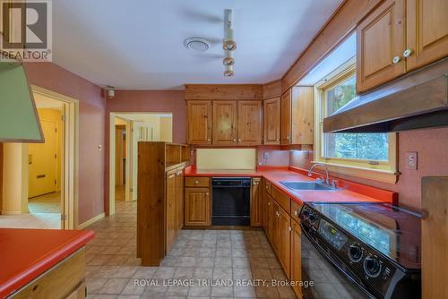 74 Wychwood Park, London, ON - Indoor Photo Showing Kitchen