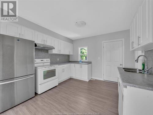 649 Bridge, Windsor, ON - Indoor Photo Showing Kitchen