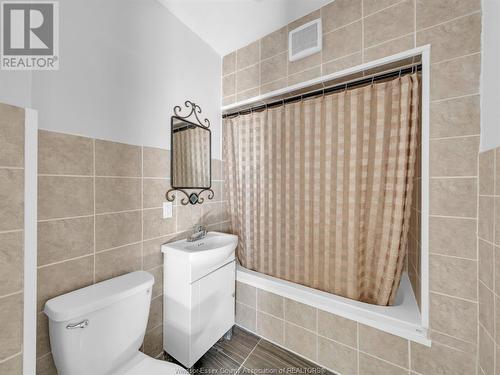 649 Bridge, Windsor, ON - Indoor Photo Showing Bathroom