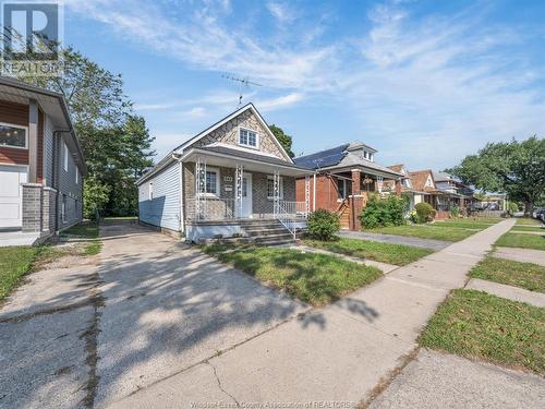 649 Bridge, Windsor, ON - Outdoor With Facade