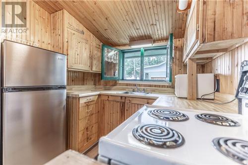 794 Forest Park Road, Pembroke, ON - Indoor Photo Showing Kitchen