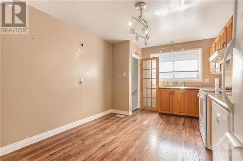 1116 Tara Drive, Ottawa, ON - Indoor Photo Showing Kitchen