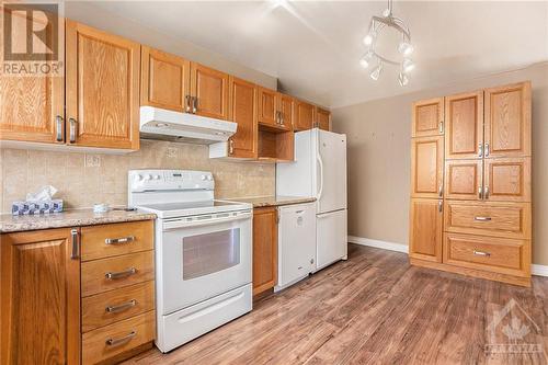 1116 Tara Drive, Ottawa, ON - Indoor Photo Showing Kitchen