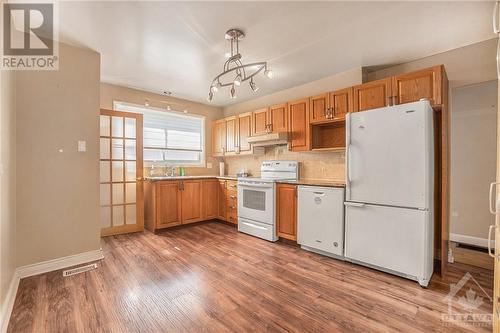 1116 Tara Drive, Ottawa, ON - Indoor Photo Showing Kitchen