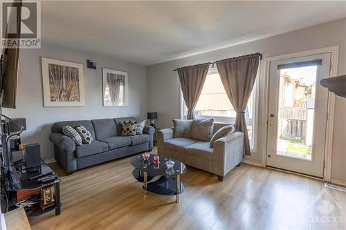 1C Vanessa Terrace, Ottawa, ON - Indoor Photo Showing Living Room