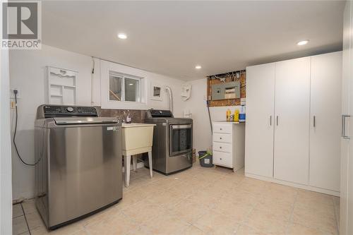 1114 Lakeshore Road, Sarnia, ON - Indoor Photo Showing Laundry Room