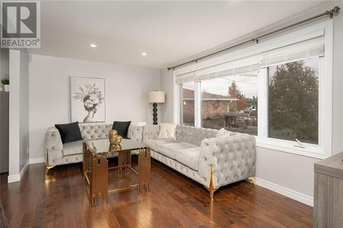 1114 Lakeshore Road, Sarnia, ON - Indoor Photo Showing Living Room