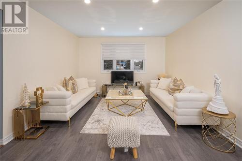 1114 Lakeshore Road, Sarnia, ON - Indoor Photo Showing Living Room