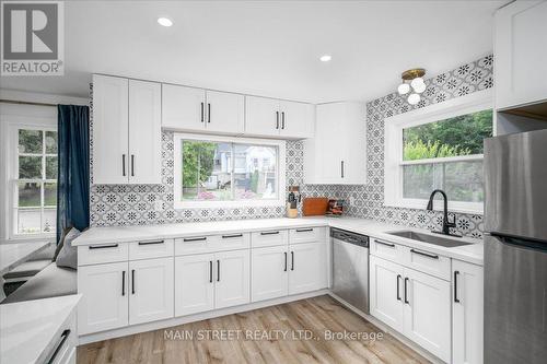 58 Raleigh Street, Brantford, ON - Indoor Photo Showing Kitchen With Upgraded Kitchen