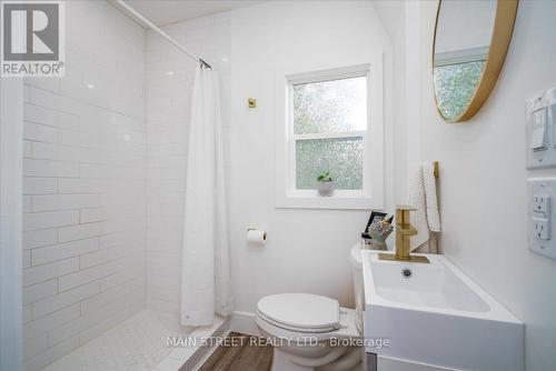 58 Raleigh Street, Brantford, ON - Indoor Photo Showing Bathroom