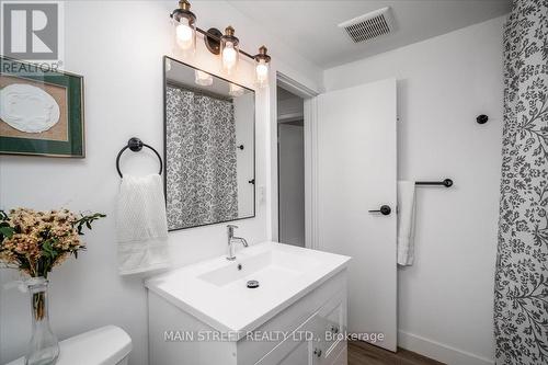 58 Raleigh Street, Brantford, ON - Indoor Photo Showing Bathroom