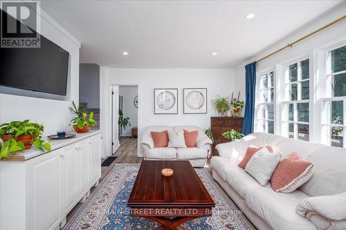 58 Raleigh Street, Brantford, ON - Indoor Photo Showing Living Room