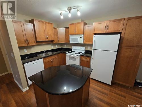 310 326 Herold Road, Saskatoon, SK - Indoor Photo Showing Kitchen With Double Sink