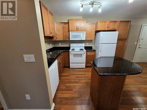 310 326 Herold Road, Saskatoon, SK - Indoor Photo Showing Kitchen