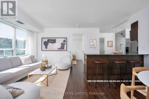 309 - 60 Fairfax Crescent, Toronto (Clairlea-Birchmount), ON - Indoor Photo Showing Living Room