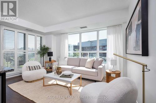 309 - 60 Fairfax Crescent, Toronto (Clairlea-Birchmount), ON - Indoor Photo Showing Living Room