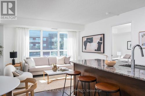 309 - 60 Fairfax Crescent, Toronto (Clairlea-Birchmount), ON - Indoor Photo Showing Living Room