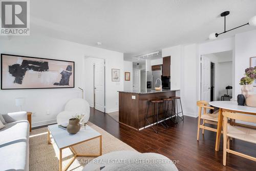 309 - 60 Fairfax Crescent, Toronto (Clairlea-Birchmount), ON - Indoor Photo Showing Living Room