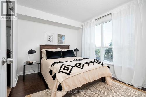 309 - 60 Fairfax Crescent, Toronto (Clairlea-Birchmount), ON - Indoor Photo Showing Bedroom