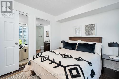 309 - 60 Fairfax Crescent, Toronto (Clairlea-Birchmount), ON - Indoor Photo Showing Bedroom