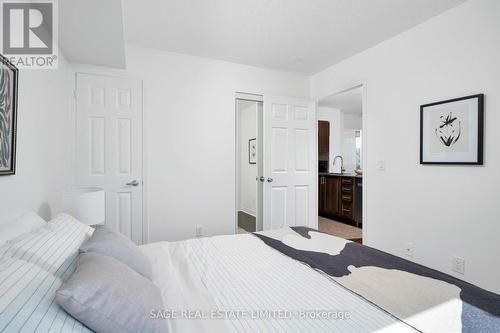 309 - 60 Fairfax Crescent, Toronto (Clairlea-Birchmount), ON - Indoor Photo Showing Bedroom