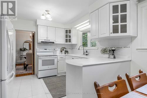 1679 Tarn Road, Mississauga, ON - Indoor Photo Showing Kitchen