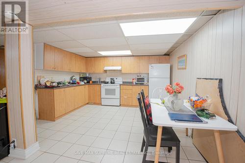 8 Esplanade Road, Brampton, ON - Indoor Photo Showing Kitchen