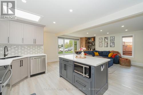 8 Esplanade Road, Brampton, ON - Indoor Photo Showing Kitchen