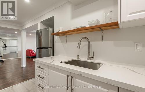 43 Valleyscape Trail, Caledon, ON - Indoor Photo Showing Kitchen